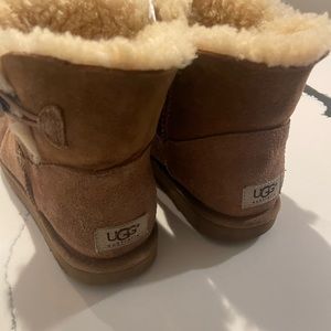 women’s size 8 mini bailey ugg boots